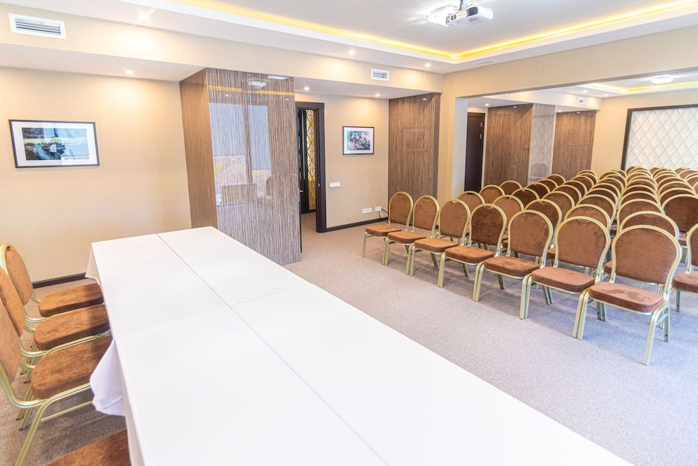 undefined Resident City Hotel 9