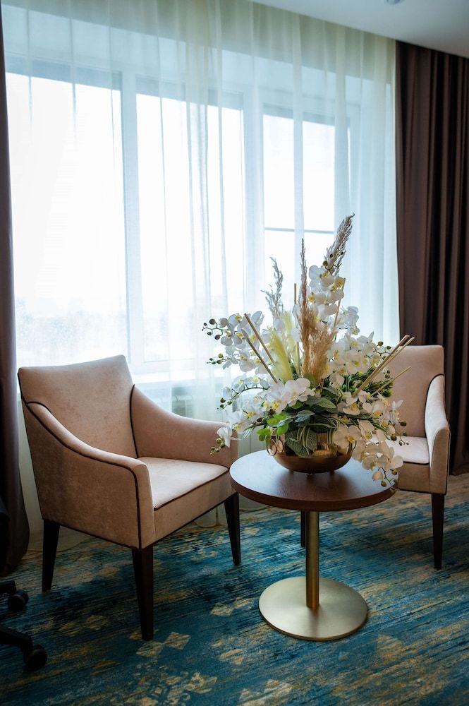 Best Western Plus Oskemen Premier Room, 1 King Bed, Non Smoking 7