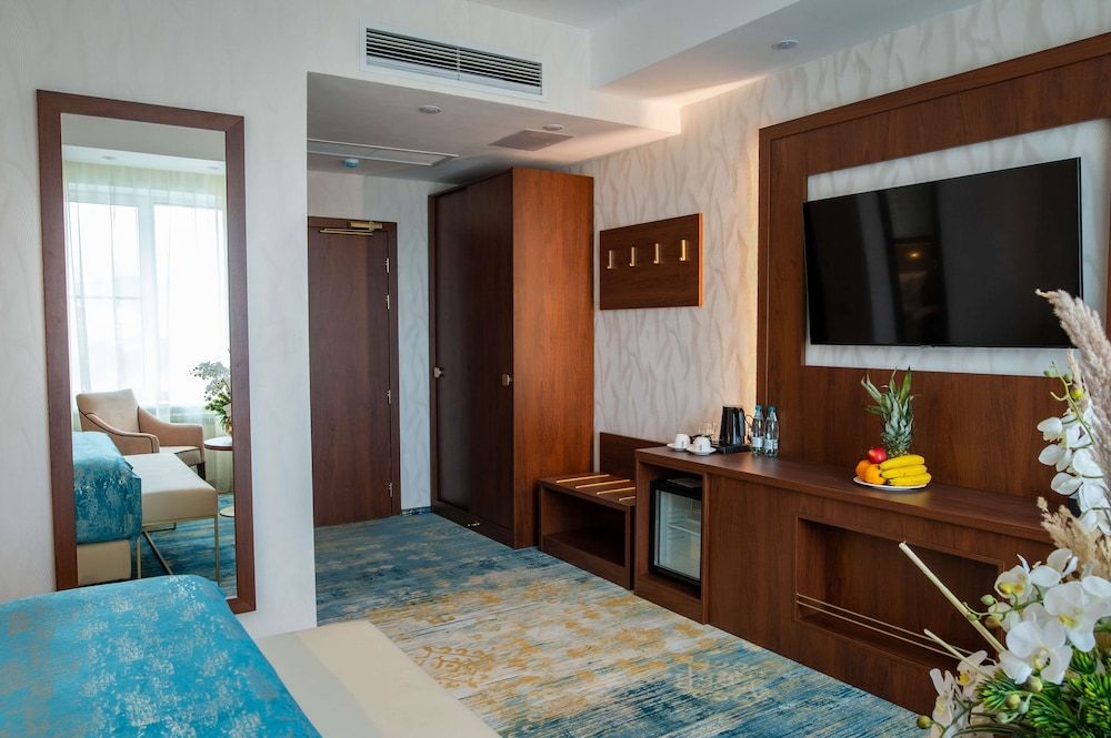 Best Western Plus Oskemen Premier Room, 1 King Bed, Non Smoking 6