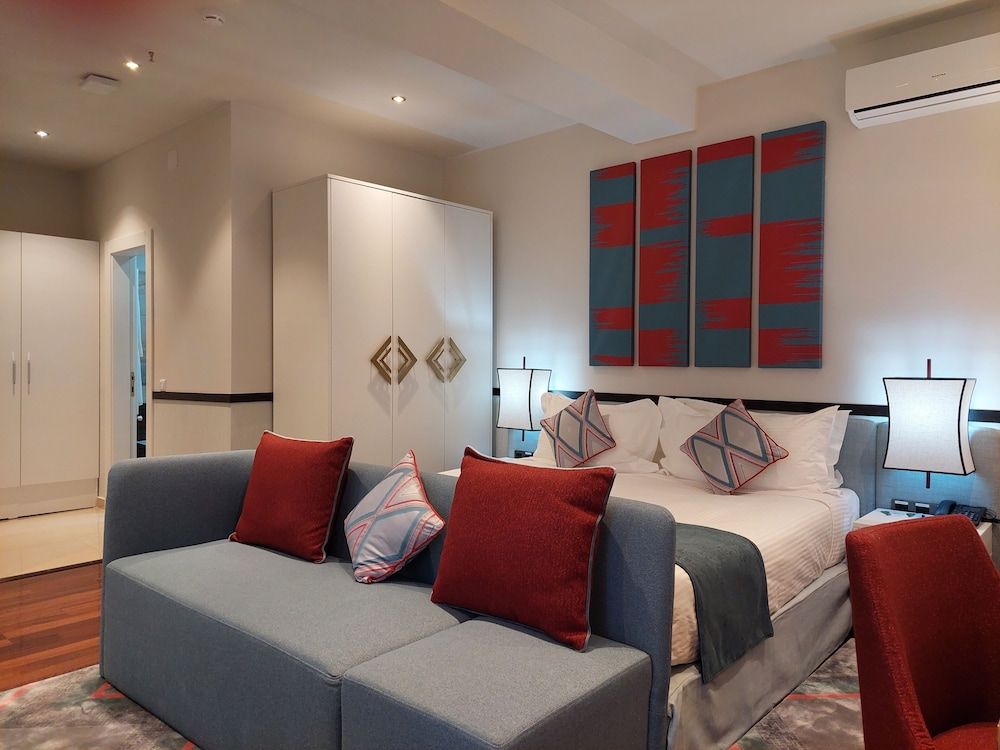 Deluxe Suite, 1 King Bed, Non Smoking, City View