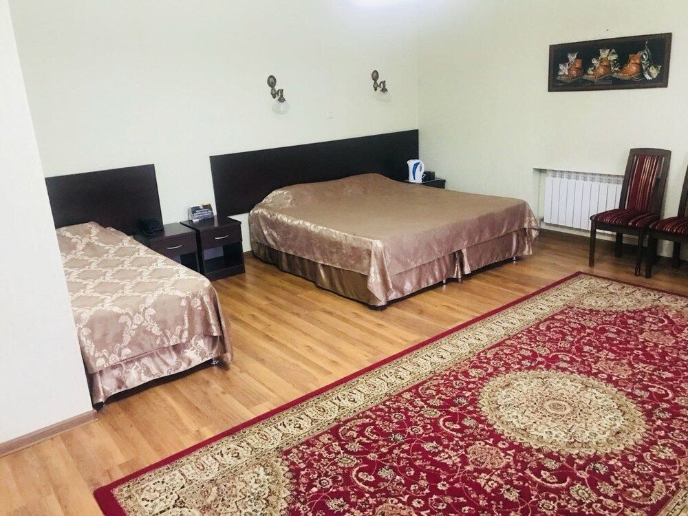 Sultan Beibarys Hotel Comfort Triple Room 5