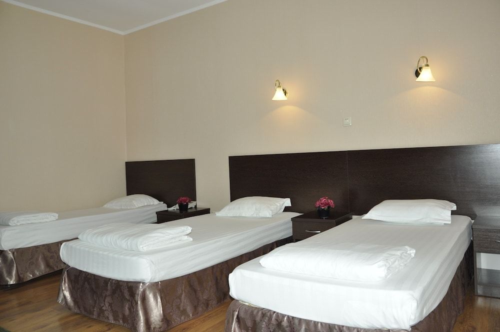 Sultan Beibarys Hotel Comfort Triple Room 3