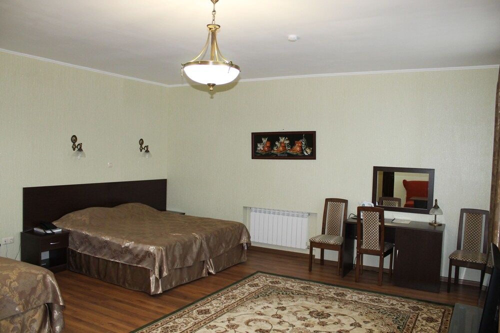 Sultan Beibarys Hotel Comfort Triple Room 2