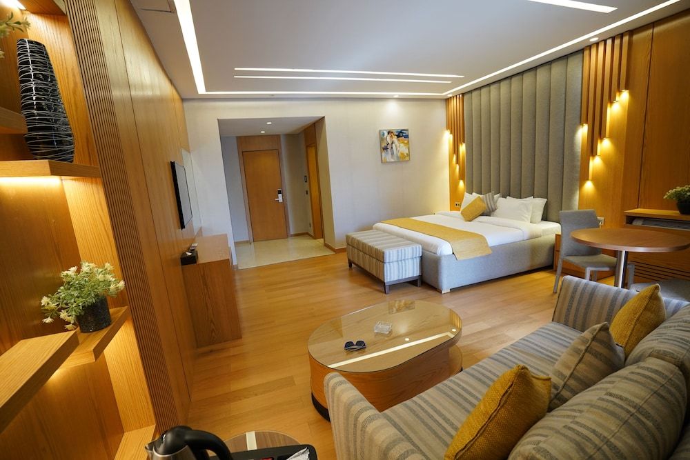 Heaven Prestige Hotel Executive Suite 12