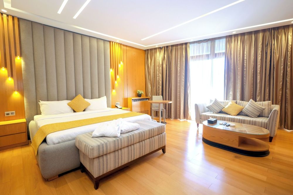 Heaven Prestige Hotel Executive Suite 7