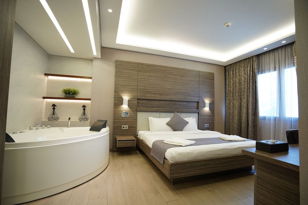 Heaven Prestige Hotel Executive Suite 4