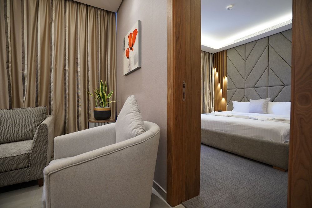 Heaven Prestige Hotel Executive Suite 6