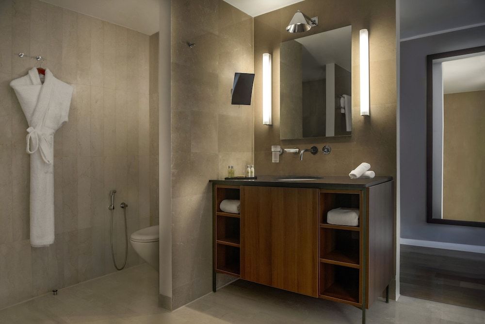 Hilton Beirut Downtown Deluxe Room, 2 Twin Beds, View 3