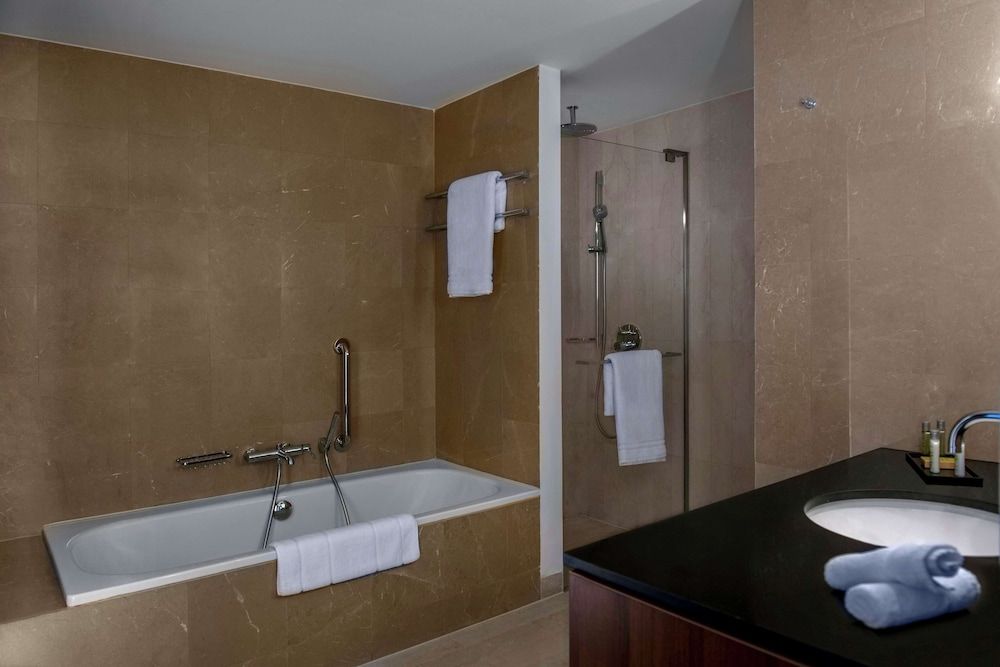 Hilton Beirut Downtown Deluxe Room, 2 Twin Beds, View 4