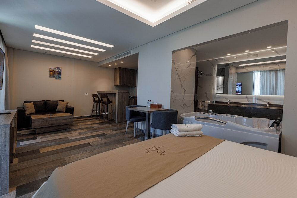 Haya hotel & spa Deluxe Suite (Jacuzzi) 3