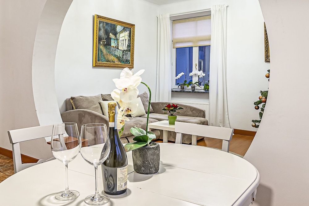 undefined WINWINSTAY Residence in Heart of Old Town 6