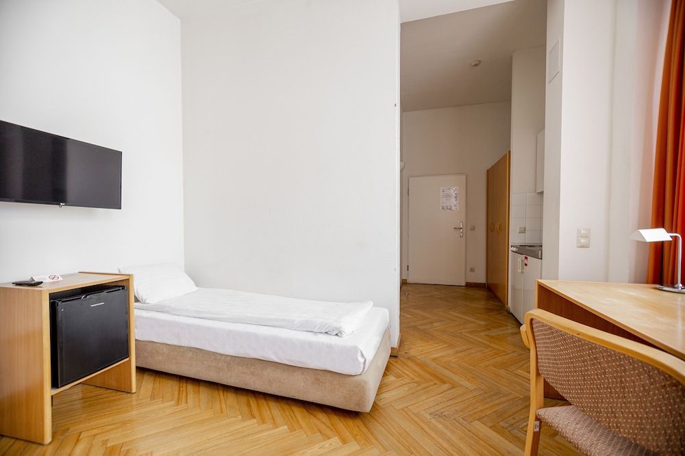 Rixwell Konventa Seta Standard Triple Room 5