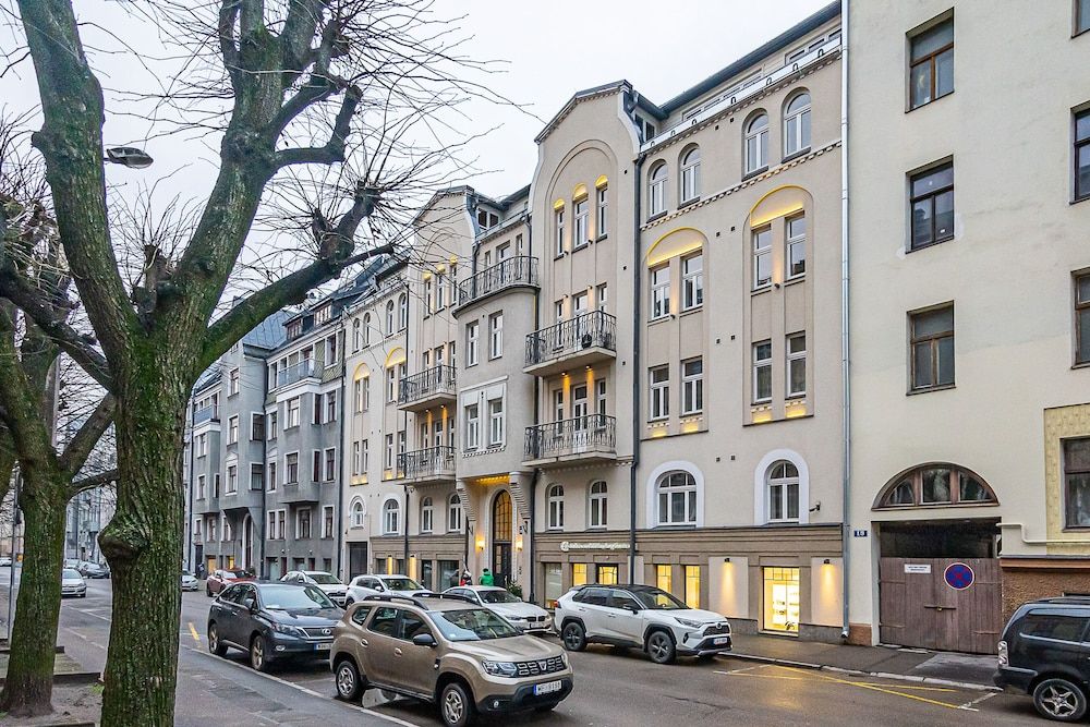 undefined WINWINSTAY Art Nouveau Lumiere Residence 4