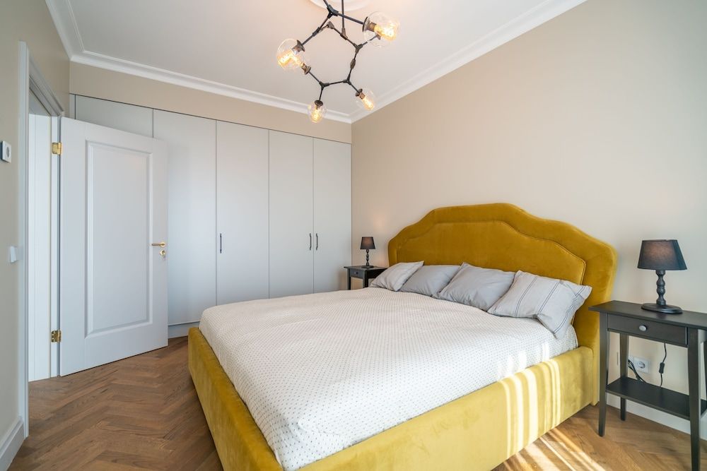 Luxury Apartment, King and Sofa Bed, City View