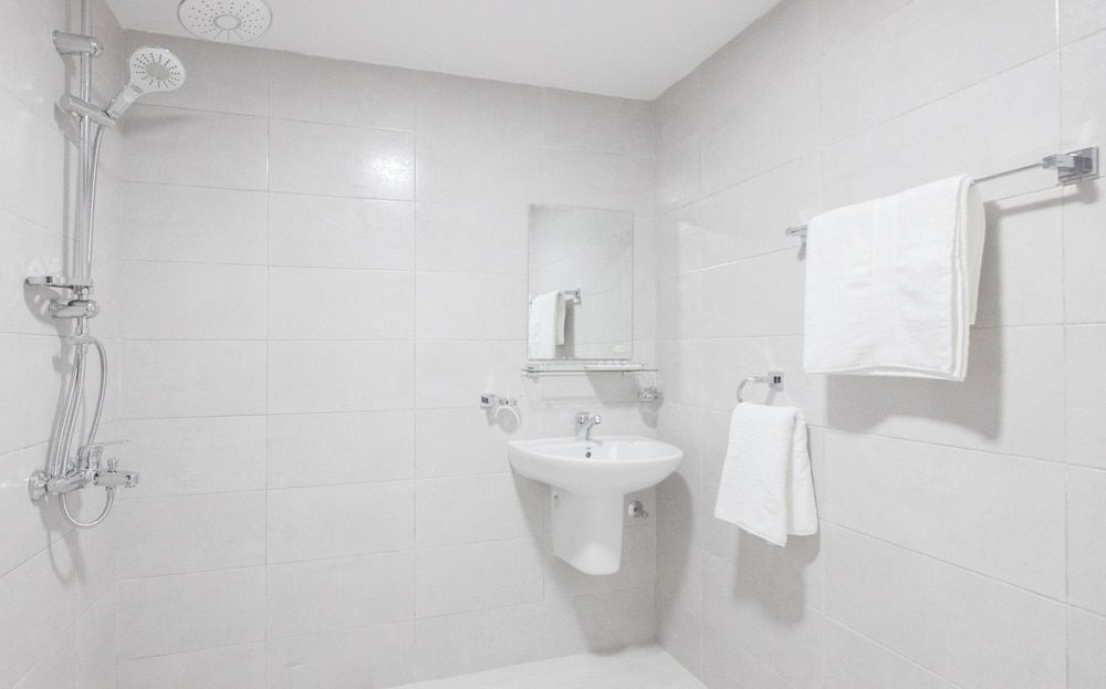 Al Jisr Hotel Deluxe Double or Twin Room 9