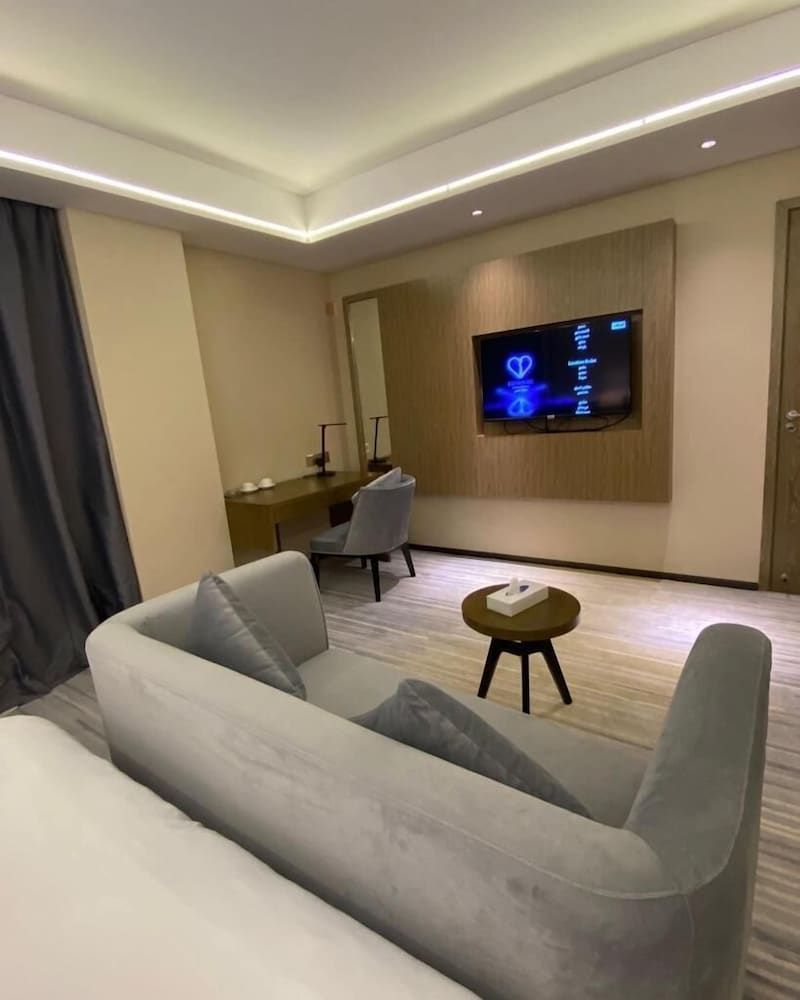 undefined The Airport Hotel 8