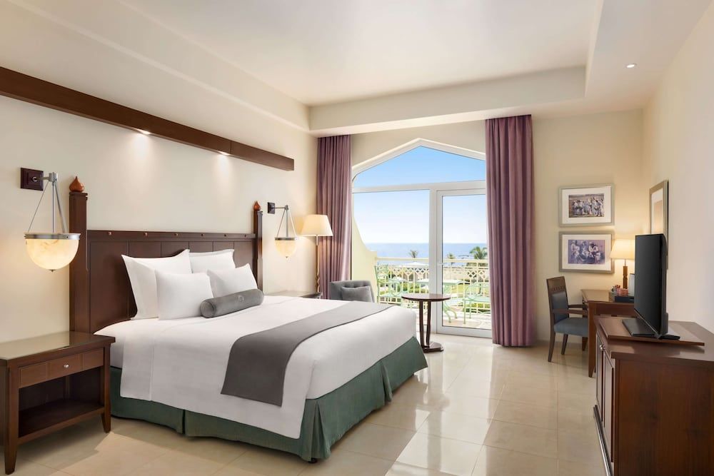 Room, 1 King Bed, Non Smoking (Pool Garden Room)