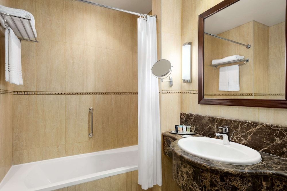 Room, 1 King Bed, Non Smoking, Pool Access
