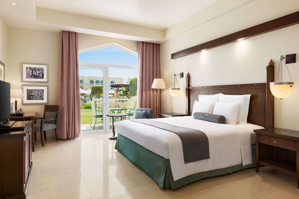 Room, 1 King Bed, Non Smoking, Pool Access