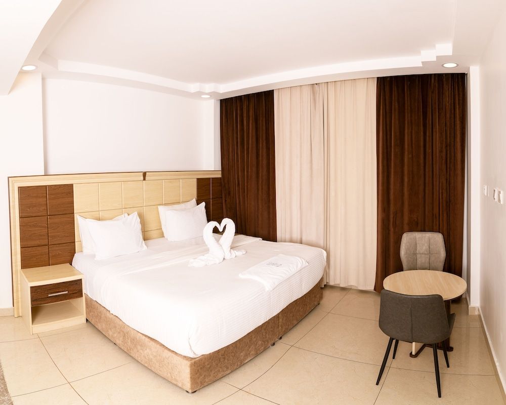 Diamond Star Hotel Economy Double Room, 1 King Bed, City View 9