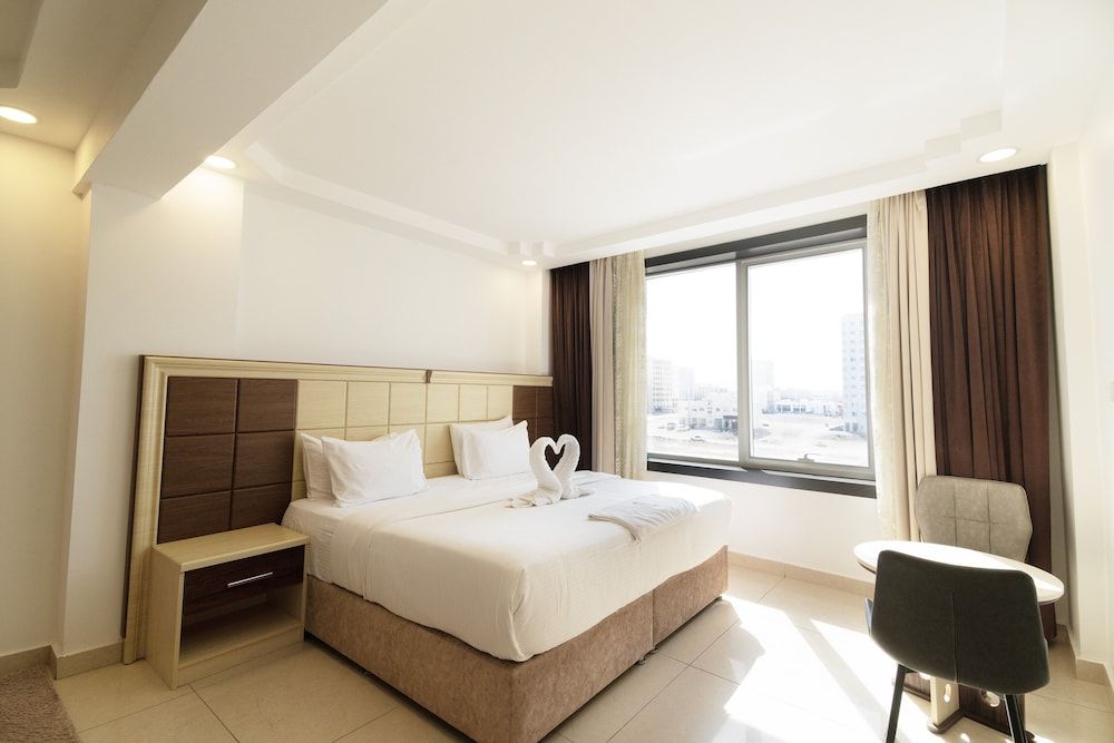 Diamond Star Hotel Economy Double Room, 1 King Bed, City View 5