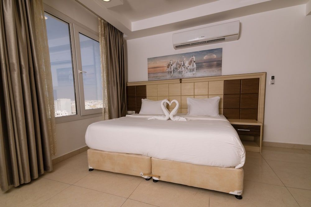 Diamond Star Hotel Economy Double Room, 1 King Bed, City View 6