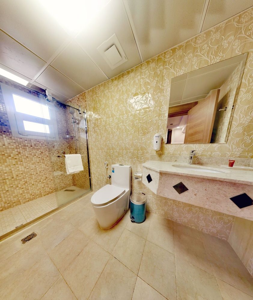 Diamond Star Hotel Economy Double Room, 1 King Bed, City View 16