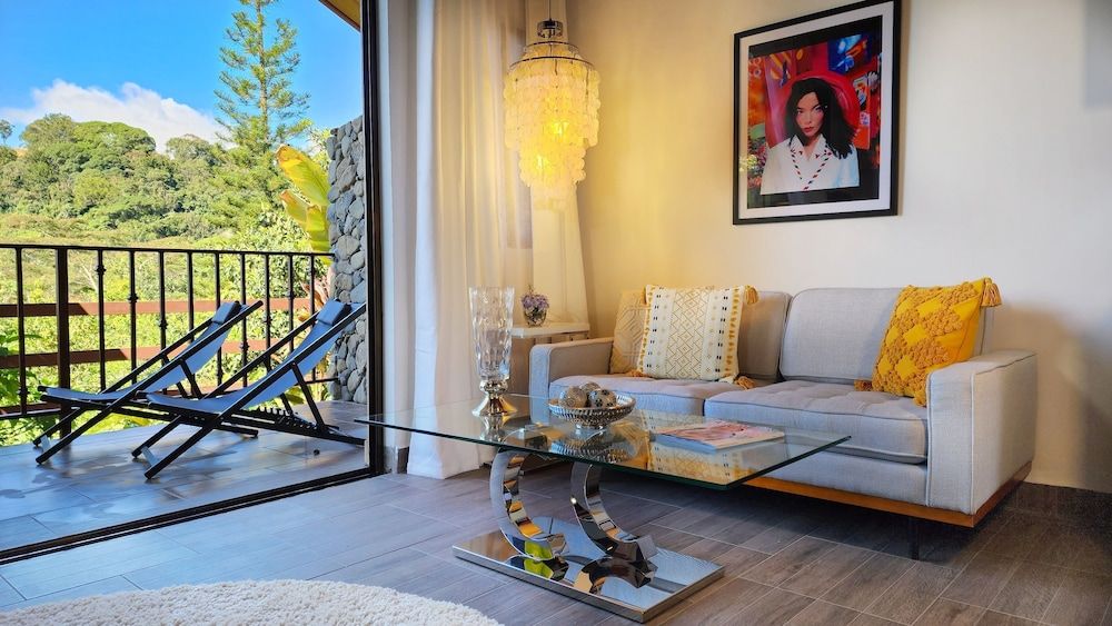 Rio Verde by Villa Alejandro Deluxe Cabin, 1 King Bed, Hot Tub, Ground Floor 6