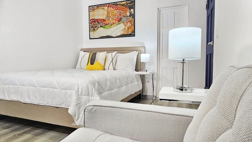 La Residencia by Villa Alejandro