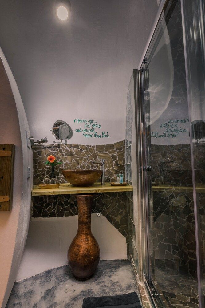 Nowhere Deluxe Suite, 1 King Bed, Garden View (Dome with Panoramic View) 3