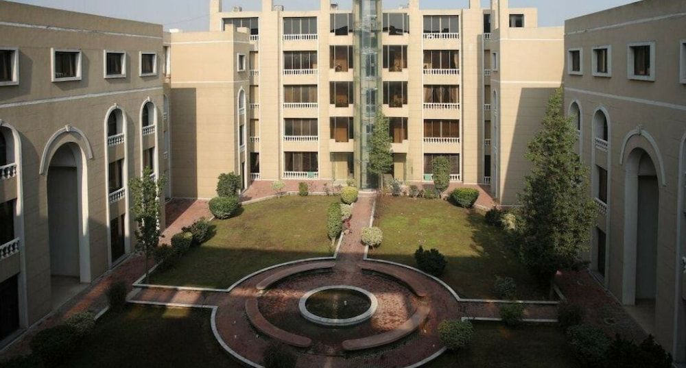 Avari Xpress Islamabad Business Suite 10