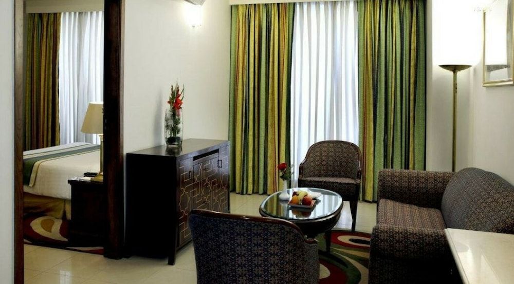 Avari Xpress Islamabad Business Suite 9