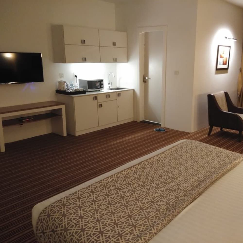 West Inn Deluxe Room 4