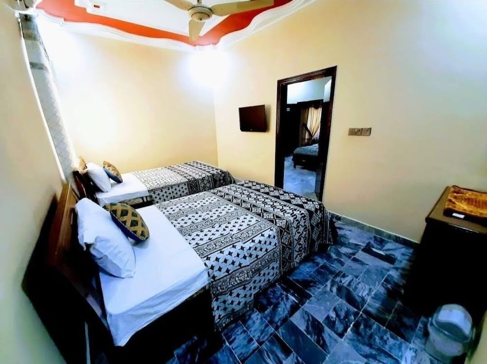 Galaxy Inn Near Karachi Airport & Aga Khan Hospital Executive Suite, 2 Bedrooms