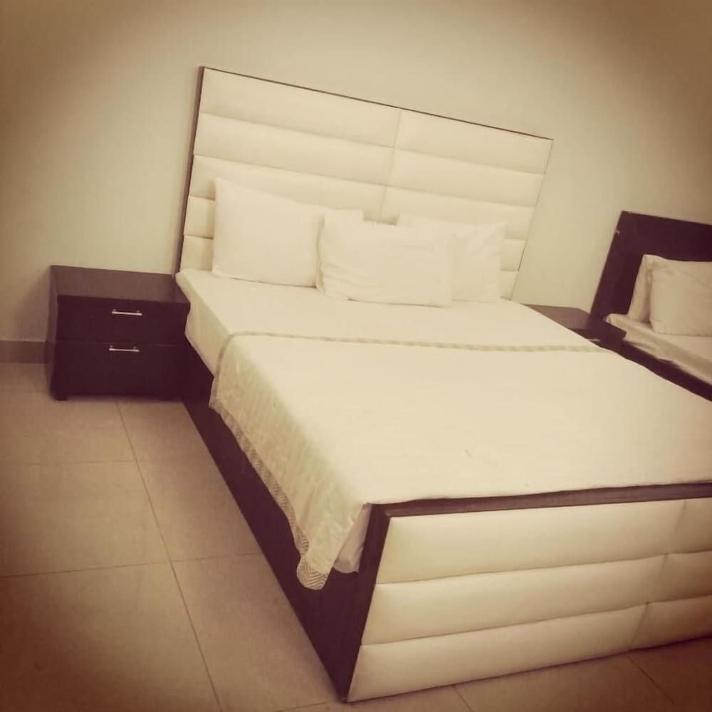 Hotel Versa Apartment and Lodges Lahore Deluxe Room 5