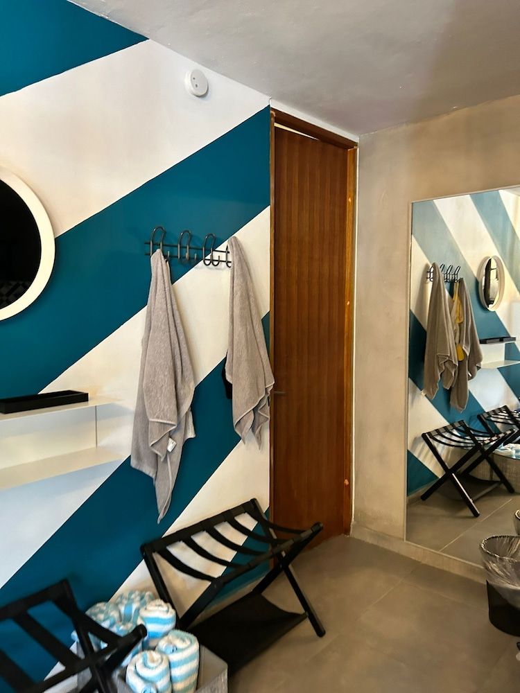 The Surfing Turtle Family Room, Multiple Beds, Non Smoking 4