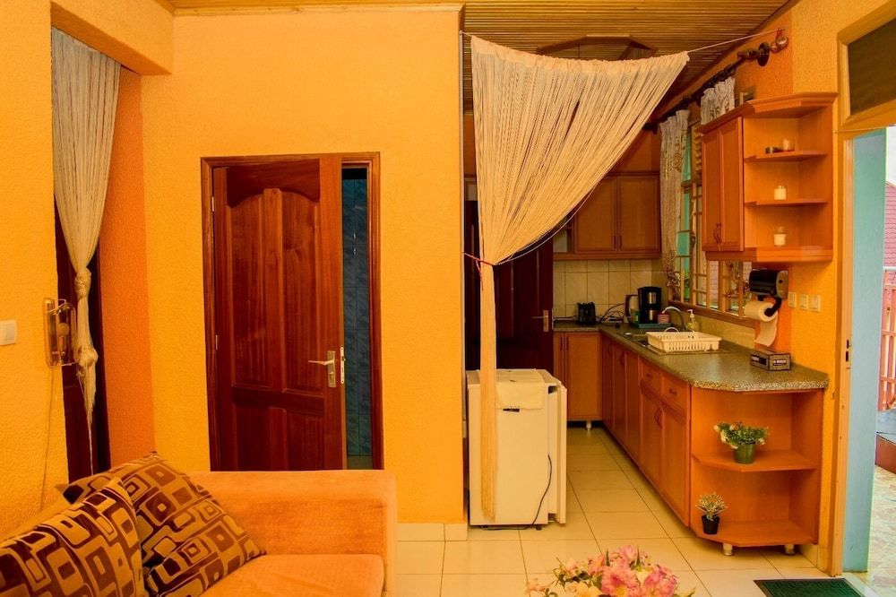 undefined Transit House Airport 10