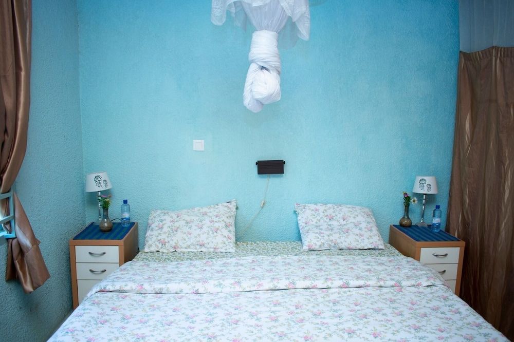 undefined Transit House Airport