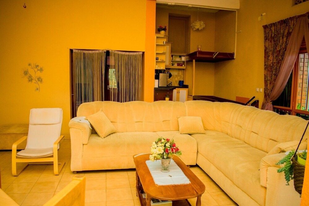 Transit House Airport Senior Apartment 7