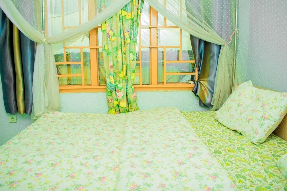 undefined Transit House Airport 7