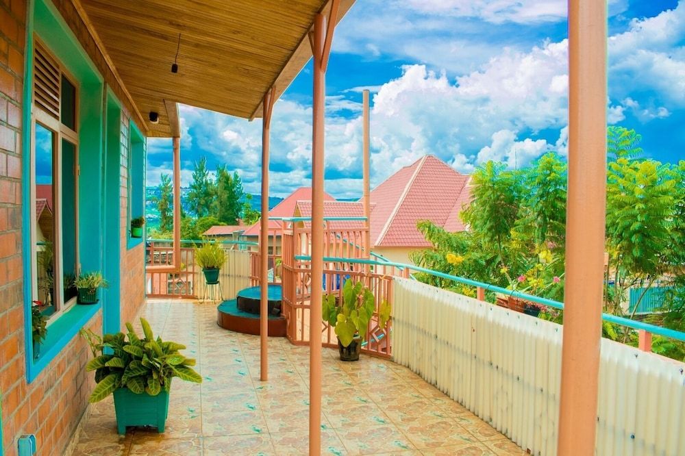 Transit House Airport Junior Apartment 4