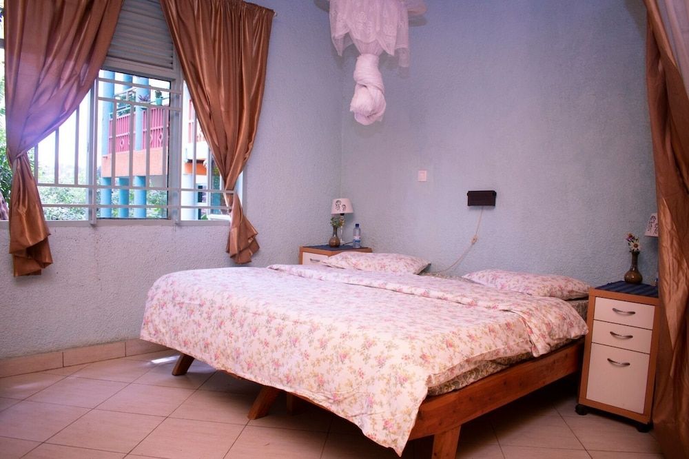 undefined Transit House Airport 8