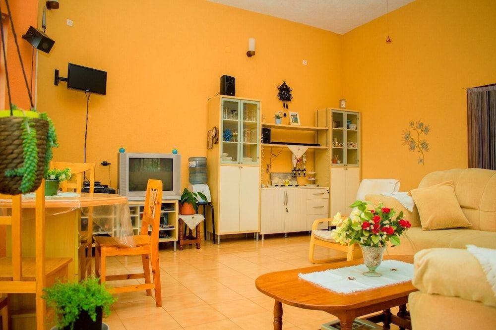 Transit House Airport Senior Apartment 6