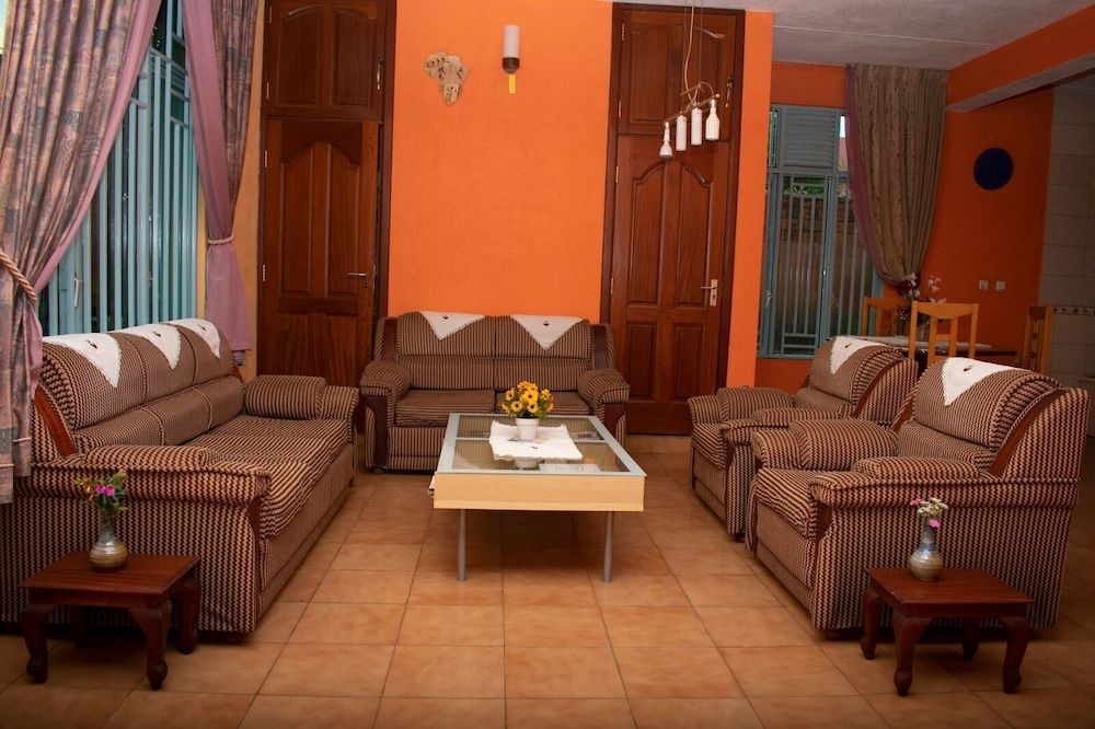 Transit House Airport Junior Apartment 3