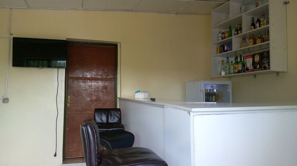 undefined Holly Guestinn 7