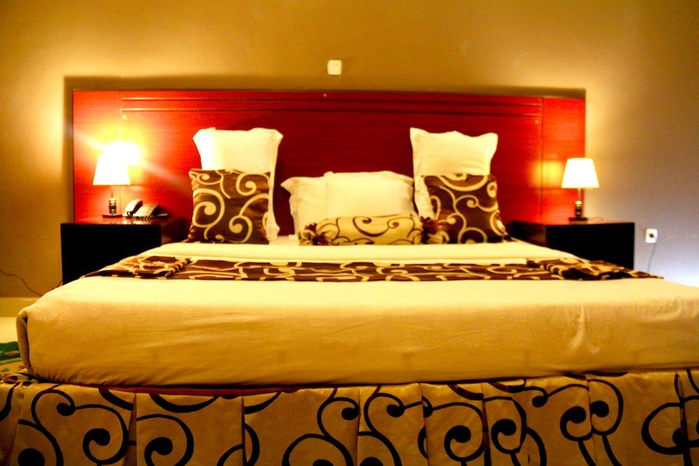 undefined Hotel Hilltop Country Club 8