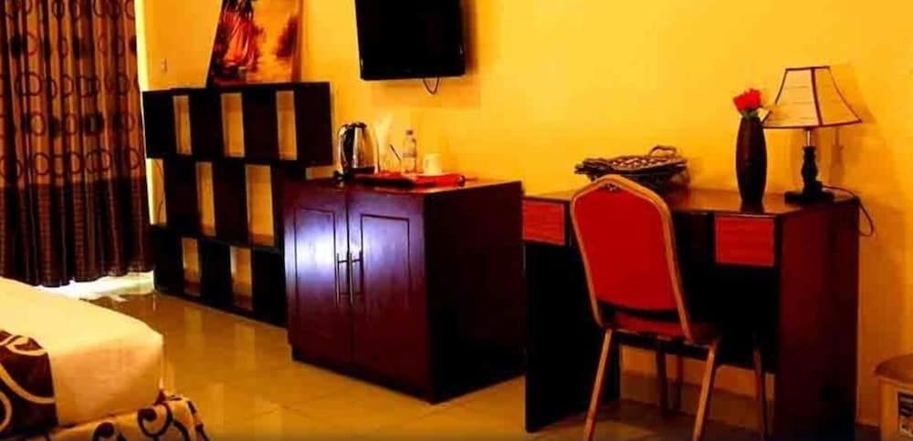 undefined Hotel Hilltop Country Club 10