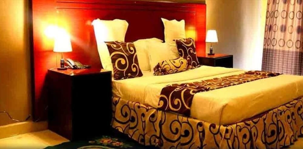 undefined Hotel Hilltop Country Club