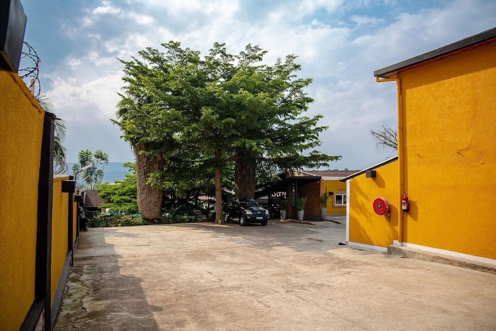 undefined La Villa Cafe & Suites 3