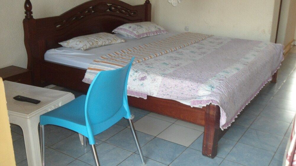 Airport luxury motel